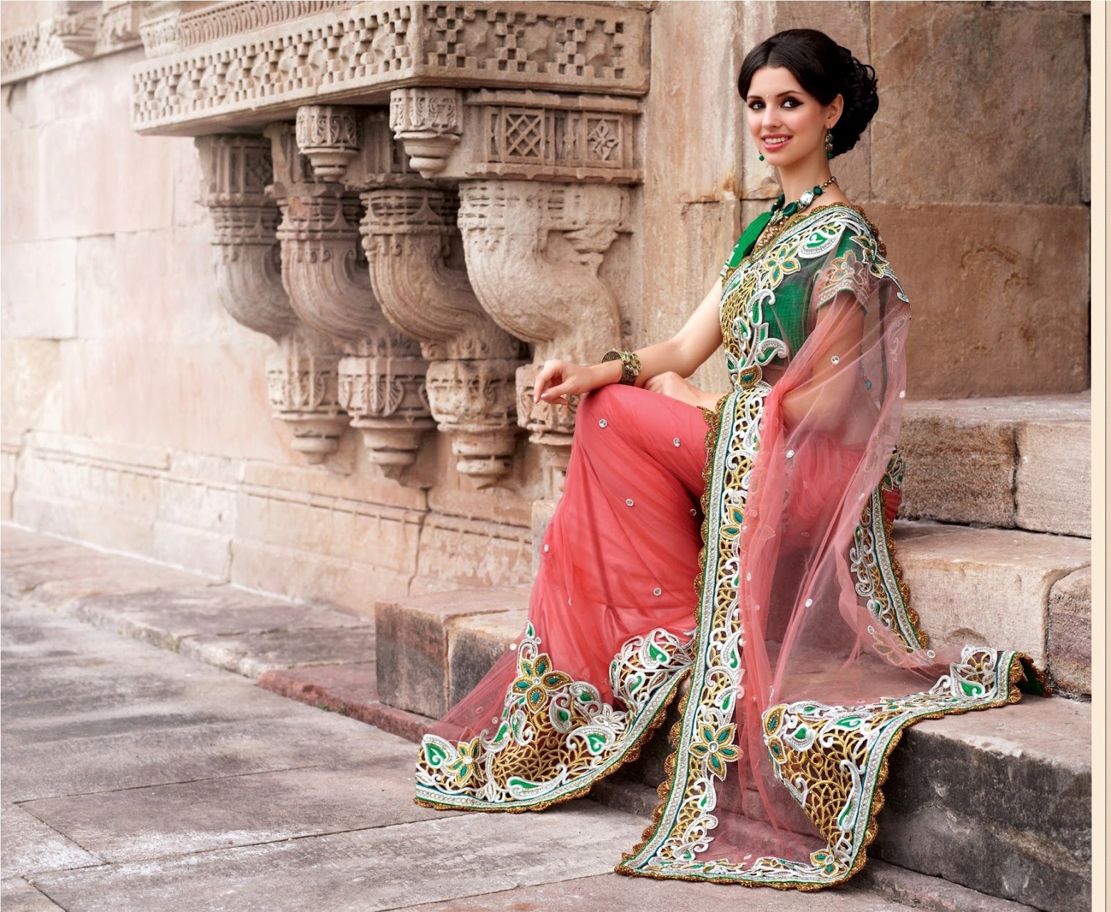 VIDÉO NO COMMENT // Le sari : vêtement indien.